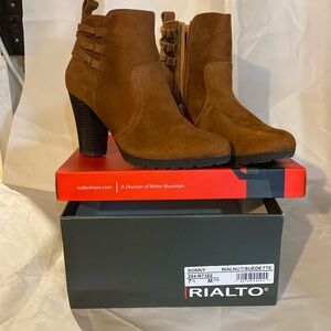 Brand new inbox, deep brown ankle booties